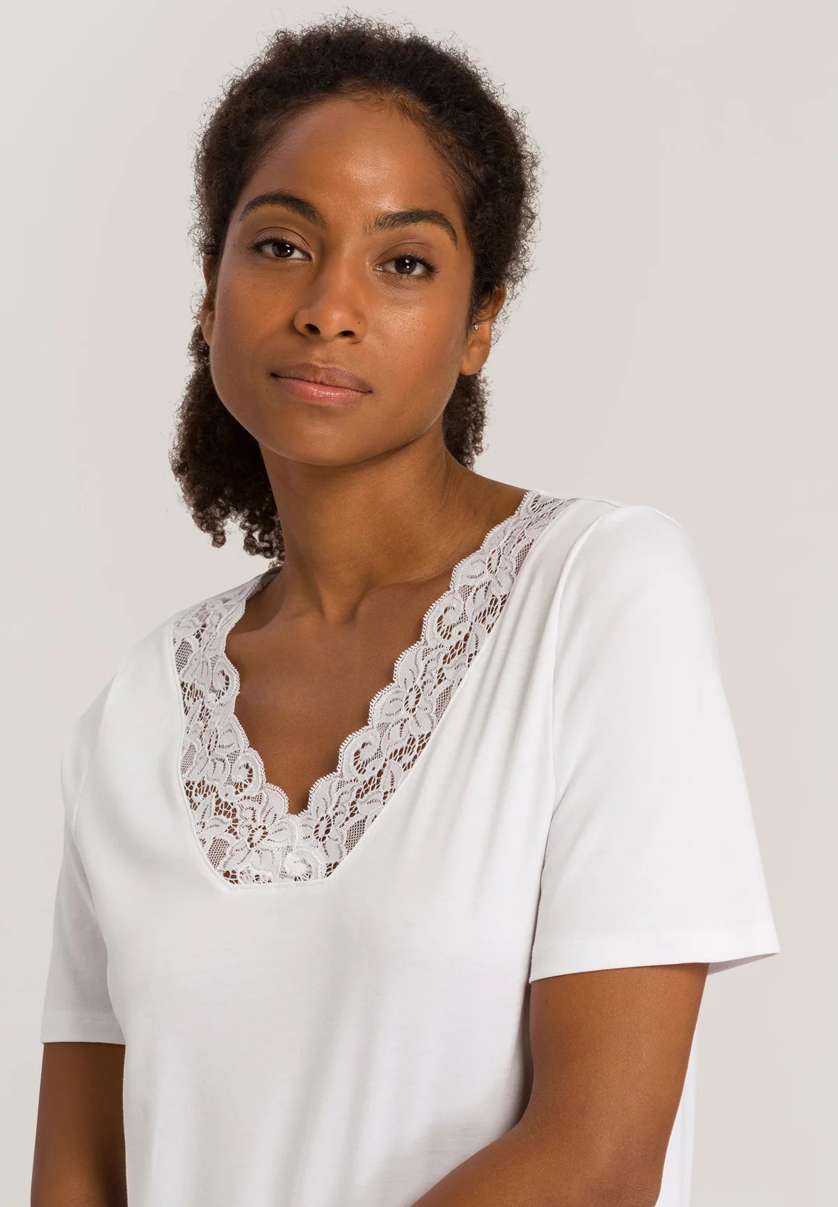 Hanro Moments Short Sleeve Lace Trim Cotton Nightgown