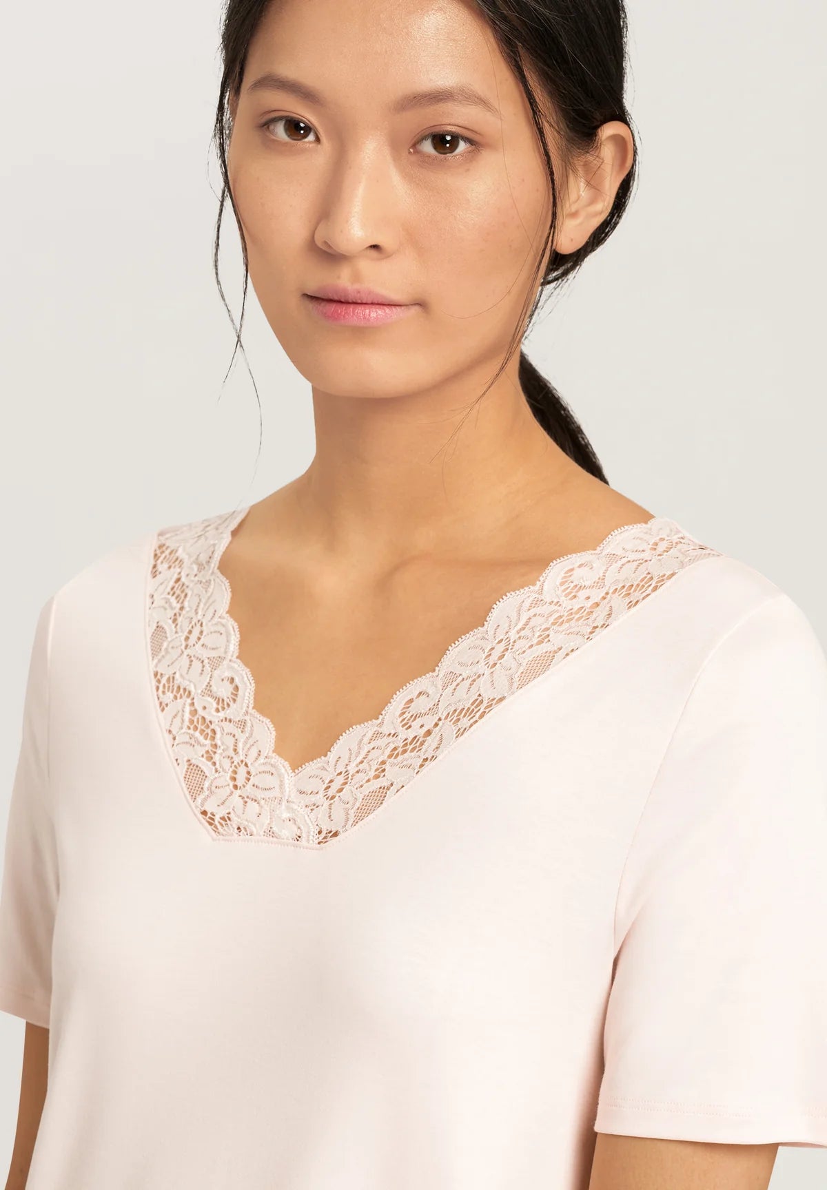 Hanro Moments Short Sleeve Lace Trim Cotton Nightgown