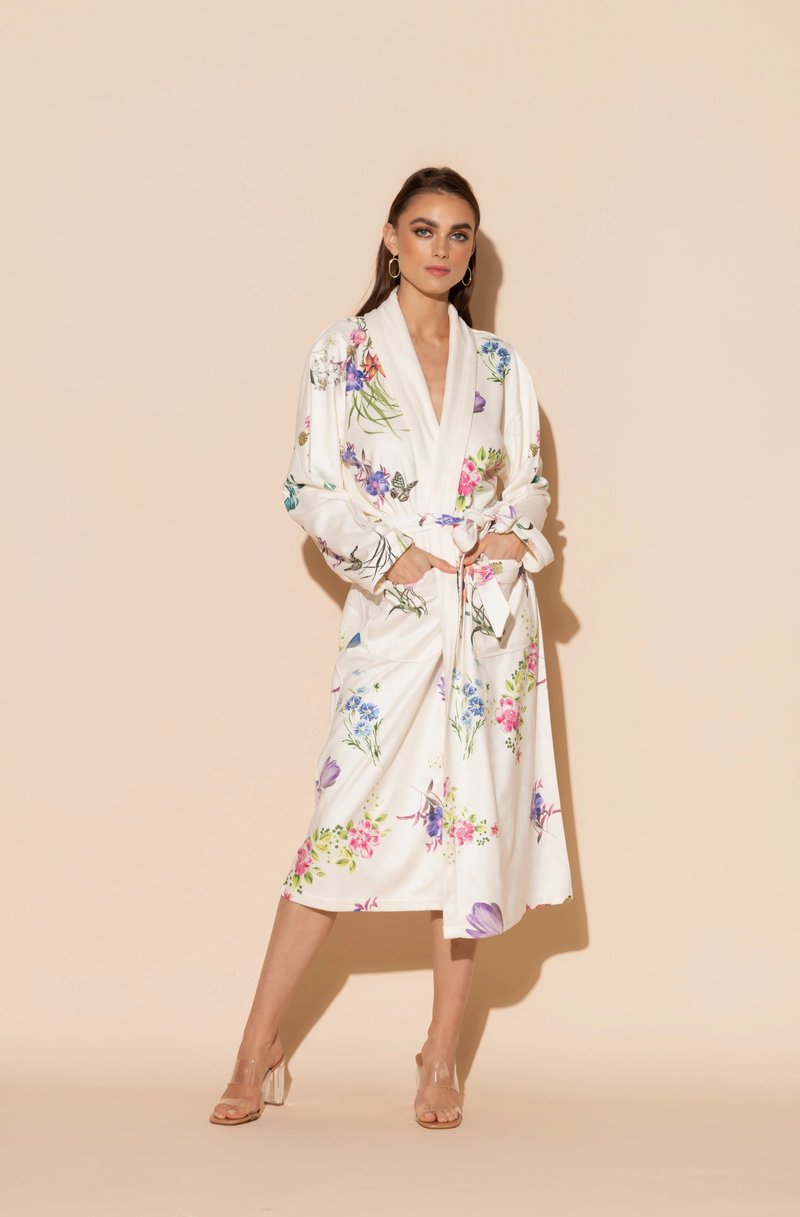Wrap Up By VP Wonderland Long Robe – The Fitting Room