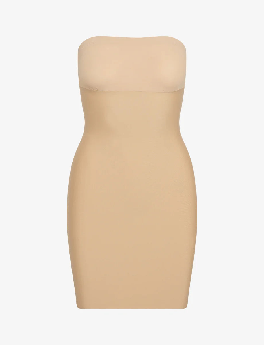 strapless under dress slip Commando Two-Faced Tech Control Beige / Medium This strapless slip does Color:Monarch Green Design:Form-Fitting All dressed up. 🦒